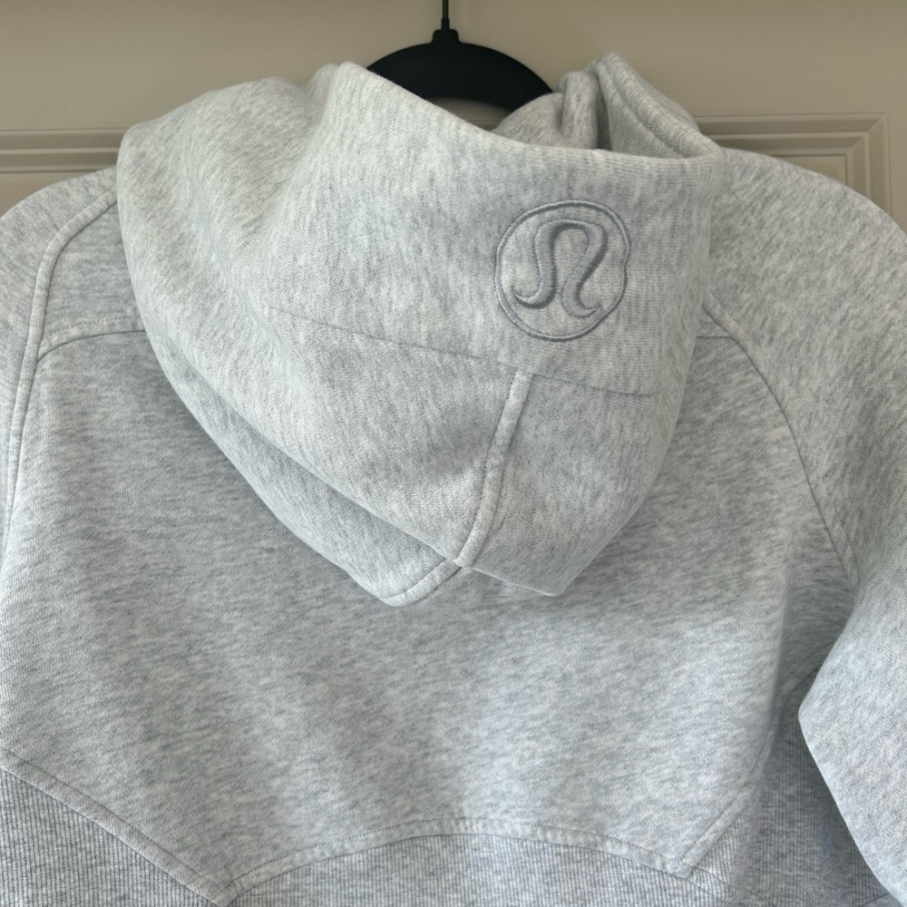 Lululemon Scuba Oversized Full Zip
Heathered Core Ultra Light Grey - Picture 7 of 10